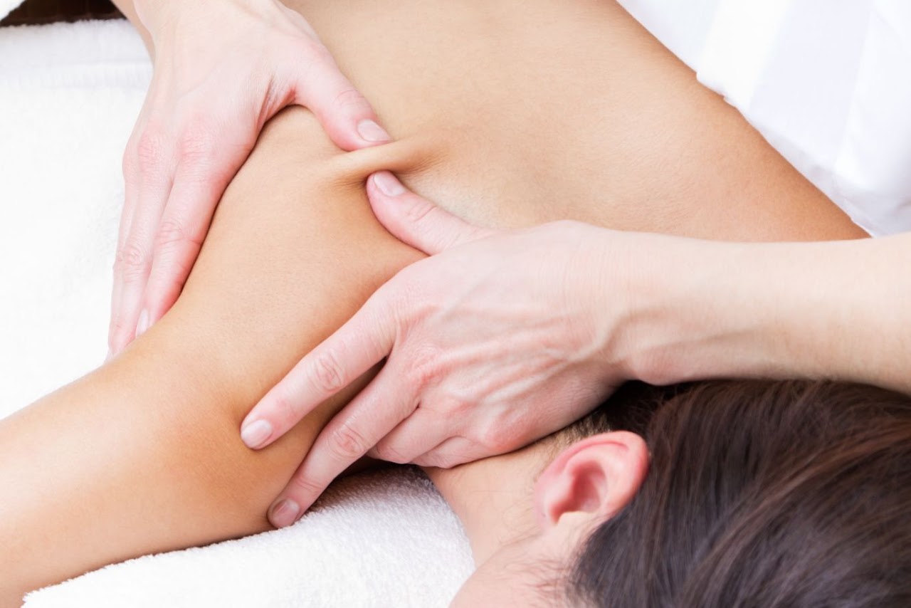 Book 90 minutes Balinese Massage and get 30 minute complimantary Foot Massage